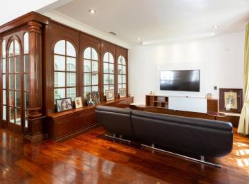Casa · 449m² · 8 Ambientes · 1 Cochera · Casa - Roque Saenz Peña