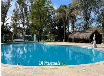 Quinta vacacional · 203m² · 3 Ambientes · Venta Casa Quinta 3 Ambientes con Parque, Quicho y Pileta - Moreno