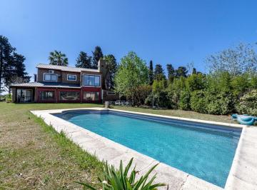 Casa · 211m² · 3 Ambientes · 1 Cochera · Venta - Casa - 2 Dorm. - Jardín con Pileta - Solares del Carcarañá, Oliveros