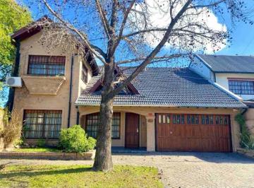 Casa de 7 ambientes, Ituzaingó · Hermoso Chalet en Venta en Ituzaingo Norte