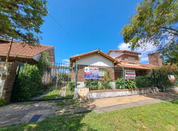 Casa de 4 ambientes, Almirante Brown · Chalet en Excelente Barrio Residencial. Nuevas Condiciones