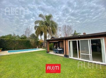 Casa · 240m² · 4 Ambientes · 4 Cocheras · Casa en Venta en Campos de Echeverría, Canning