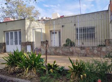 Casa · 110m² · 3 Ambientes · 1 Cochera · Venta Casa Mixta 2 Dorm. / Patio 4° Seccion