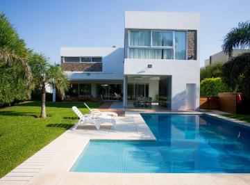 Casa de 6 ambientes, Ezeiza · Hermosa Casa en Venta / Alquiler en Terralagos - Canning / Totalmente Amoblada