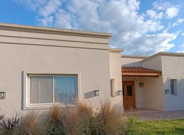 Casa · 185m² · 6 Ambientes · Casas a La Venta de Muy Buena Calidad