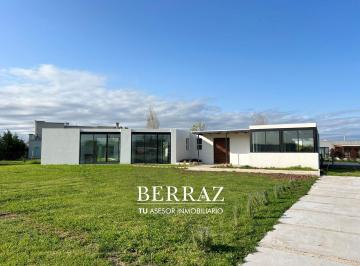 Casa · 180m² · 3 Ambientes · 4 Cocheras · Casa Venta Haras Santa Maria Los Robles Lote 1113 m² Escobar