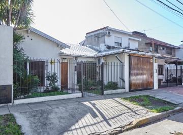 Casa · 185m² · 7 Ambientes · 1 Cochera · Venta Chalet en Lote de 300 m²