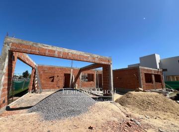 Casa · 220m² · 5 Ambientes · 2 Cocheras · Casa en Venta 4 Ambientes Terravista