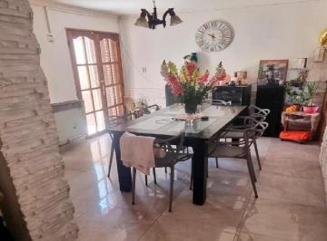 Casa · 190m² · 5 Dormitorios · 4 Cocheras · Casa en Venta