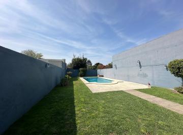 Casa · 163m² · 5 Ambientes · 2 Cocheras · Calle 12 Entre 510 y 511 - Casa con Pileta en Venta