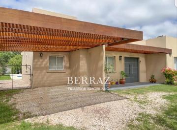 Casa · 164m² · 4 Ambientes · 6 Cocheras · Casa Venta 4 Ambientes en San Matías Area 3 Escobar Lote de 920 m²