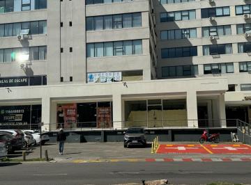 Local comercial · 450m² · 4 Cocheras · Local en Zona Comercial Amplio y Plantas Libres