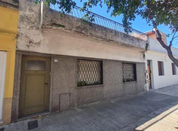 Casa de 4 ambientes, Monte Castro · Casa 4 Ambientes con Escritorio, Patio y Terraza Ideal Para Reciclar.