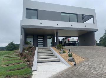 Casa · 320m² · 3 Dormitorios · 2 Cocheras · Se Vende Casa en Country Carlos Paz Golf