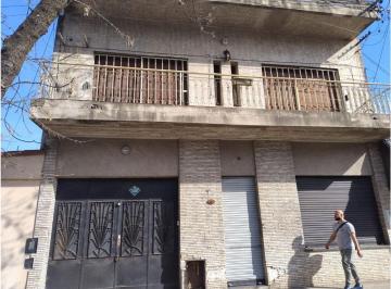 Bodega-Galpón · 220m² · 7 Ambientes · 2 Cocheras · Casa con Cochera Mas Galpon y 4 Dorm.