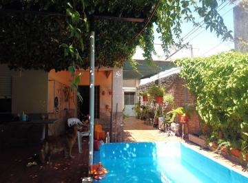Casa · 370m² · 7 Ambientes · 2 Cocheras · Casa 230 m² en Alberdi