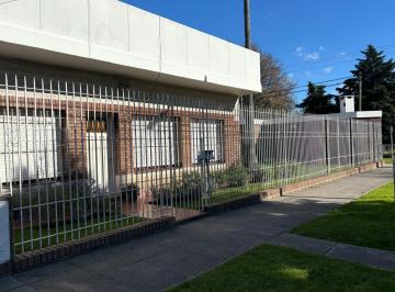 Casa · 150m² · 3 Ambientes · 1 Cochera · Zapiola Esquina España - Casa en Venta Desarollada en Planta Baja