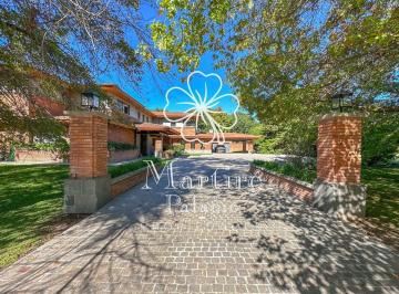 Casa · 980m² · 11 Ambientes · 2 Cocheras · Excelente Casa en Venta en Altos del Pilar, Pilar.