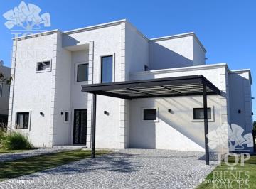 Casa · 188m² · 7 Ambientes · 2 Cocheras · Hermosa Casa Al Lago
