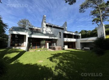 Casa · 1061m² · 5 Ambientes · 2 Cocheras · Casa en Venta en Playa Mansa 4 Dorm. en Suite