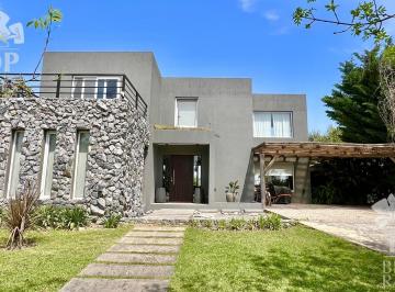 Casa · 250m² · 6 Ambientes · Casa en Venta en San Francisco - Villanueva