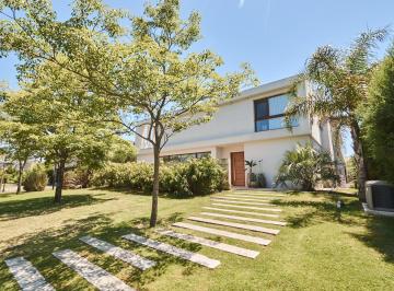 Casa de 10 ambientes, Tigre · Impecable Casa en El Golf.