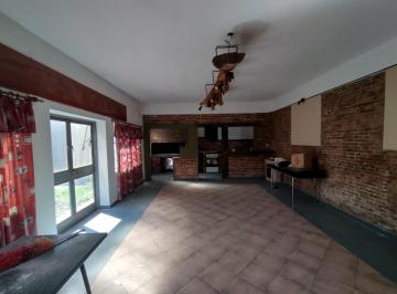 Casa · 323m² · 3 Ambientes · 1 Cochera · Casa en Roque Saenz Peña