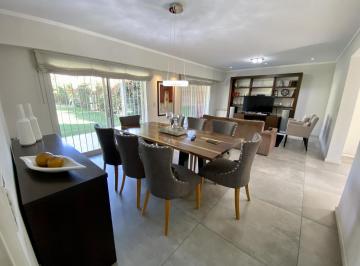 Casa · 254m² · 7 Ambientes · 2 Cocheras · Casa 3 Dorm. con Pileta en Fisherton