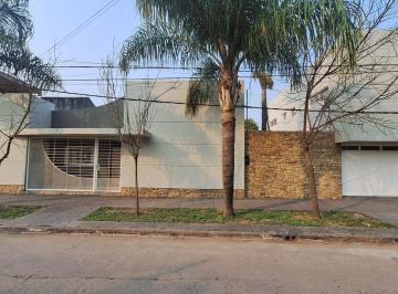 Casa · 230m² · 4 Ambientes · 1 Cochera · Casa en Venta! con Sector de Oficinas en P. A.