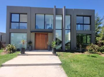 Casa · 790m² · 7 Ambientes · 2 Cocheras · Vende, Casa, Las Golondrinas Hudson Al 100