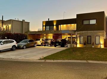 Casa de 7 ambientes, Tigre · Casa en Alq. Temporario en San Rafael, Villanueva, Tigre