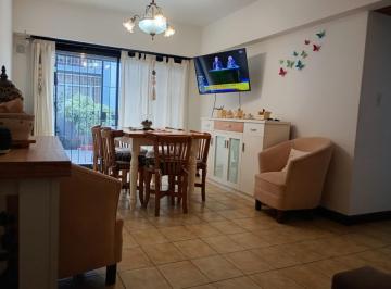 Departamento · 63m² · 4 Ambientes · Impecable Dpto 4 Ambientes, Planta Baja Al Frente, C/ Jardin. Calle San Juan Al 3000. Apto Credito