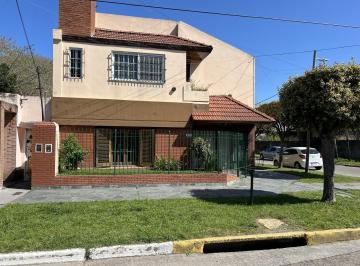 Casa · 218m² · Casa en Esquina