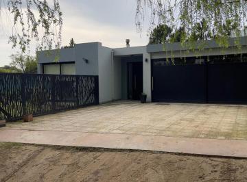 Casa · 150m² · 3 Ambientes · 2 Cocheras · Hermosa Casa en Venta en Barrio Residencial San Rafael