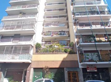 Departamento de 4 ambientes, San Telmo · Impecable Depto. de 4 Ambientes C/balcon en La Calle Bolivar Al 1400, San Telmo