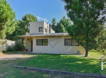 DEI-DEI-1444_2 · Casa en Venta 4 Dorm. en Costa Esmeralda Barrio Ecuestre Barrio Privado
