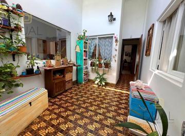 Casa · 159m² · 5 Ambientes · Venta - Casa Tres Dorm. - Patio - P Bulnes 6900 - Belgrano