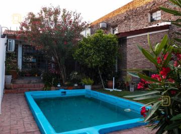 Casa · 246m² · 5 Ambientes · Venta Casa Cuatro Dorm. - Pileta - Quincho - Muñiz 1100 - Lisandro de La Torre