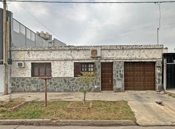 Casa · 112m² · 4 Ambientes · 1 Cochera · Casa en Barrio Villa Rosas