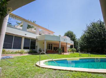 Casa · 318m² · 6 Ambientes · 2 Cocheras · Venta Casa Tres Dorm. Cochera, Pileta en Bv. Urquiza Al 1900 (San Lorenzo)