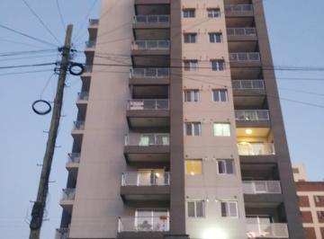 Departamento de 2 ambientes, Quilmes · Departamento de Tres Ambientes, con Cochera, Edificio con Sum y Piscina.