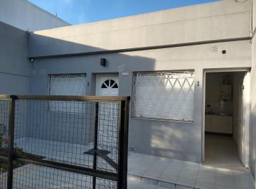 PH de 2 ambientes, Morón · Alquiler 2amb con Patio