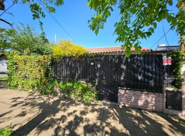 Casa de 4 ambientes, Lomas de Zamora · Banfield Este - Barrio Nuevo Excelente Chalet Apto Credito.