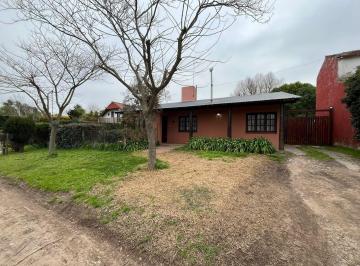 Casa de 4 ambientes, Miramar · Casa 180 m² en Parquemar, Cuenta con Todos Los Servicios.