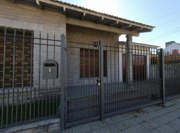 Casa · 141m² · 4 Ambientes · 2 Cocheras · Casa en Lomas de Zamora Este