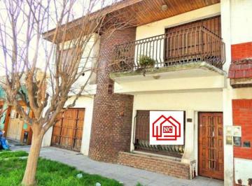 Casa de 7 ambientes, Lanús · Venta o Permuta. Propiedad de Importantes Dimensiones Desarrollada en Dos Plantas