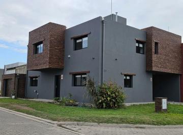 Casa de 4 ambientes, Córdoba · Alquilo Casa en Bº Cerrado Campo de Vuelo de 3 Dorm Patio y Pile Zona V Escondido