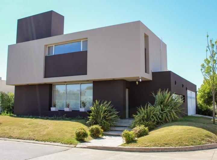 Casa · 150m² · 5 Ambientes · 2 Cocheras