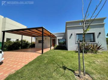 Casa · 140m² · 4 Ambientes · 1 Cochera · Casa - Santa Elena