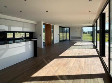 Casa · 227m² · 5 Ambientes · 3 Cocheras · Rumenco Joven - Exclusiva Casa 4 Dorm. con Vista Al Lago